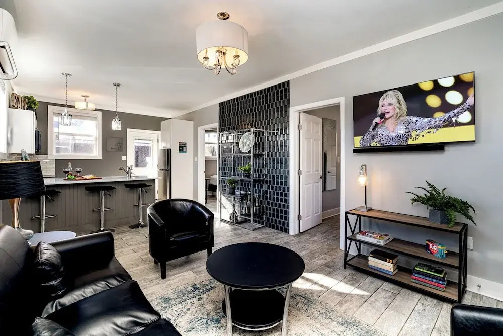 Opulent Pearl - Private Patio - Mins to Broadway
