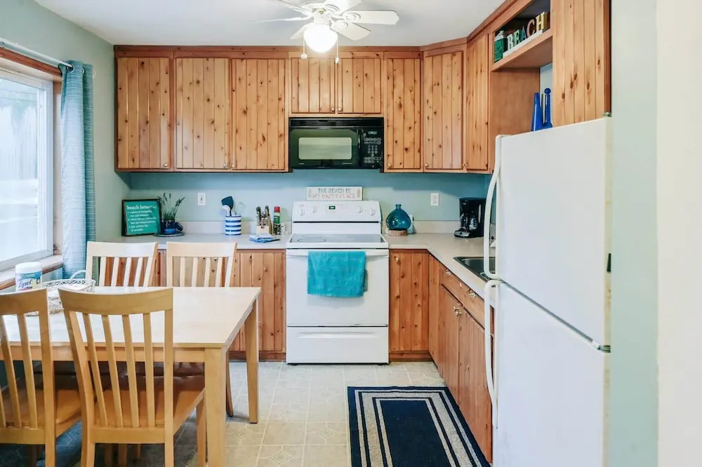 Beach Club of Oscoda Garden Cottage on the Lake