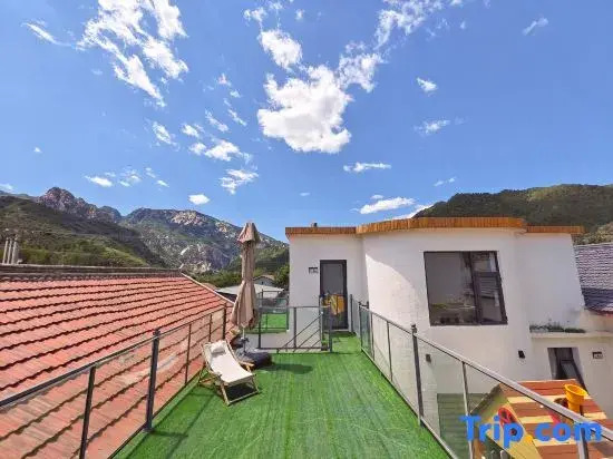 Xiaobali Natural Homestay (Qinglianggu Scenic Area Branch)