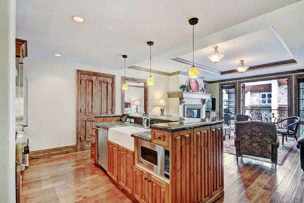 Luxury 1bed/2bath  At The Arrabelle 1 Bedroom Condo by RedAwning