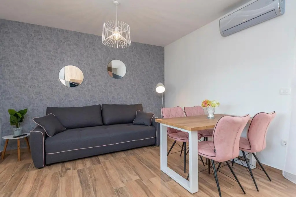 LUXURY APARTMENTS - LA VIR 5& 6