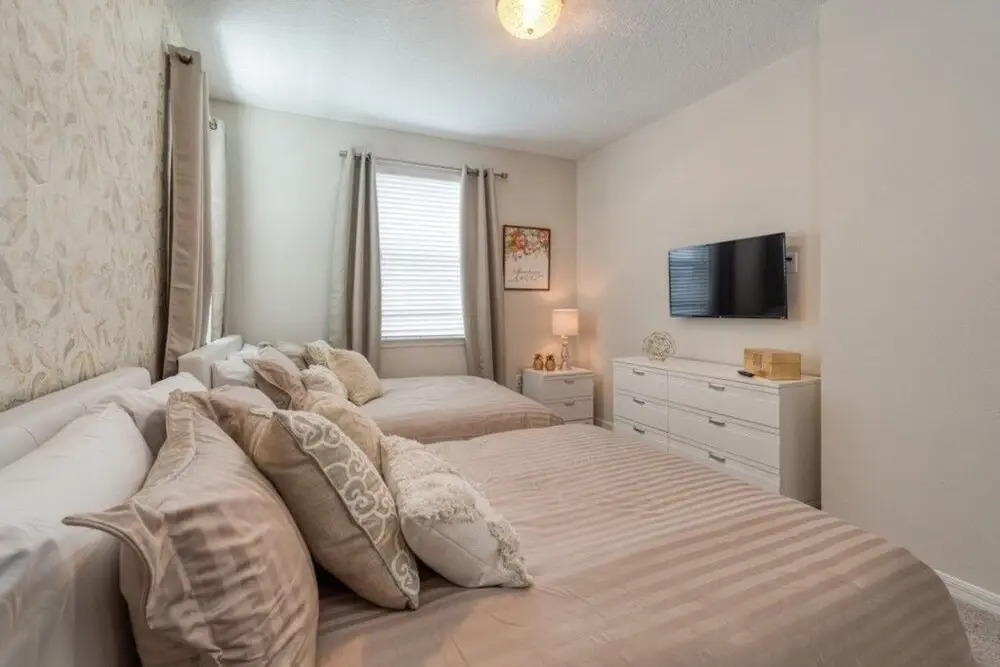 "sanitized" Solara Beautiful Home! 4 Bedroom Townhouse by Redawning
