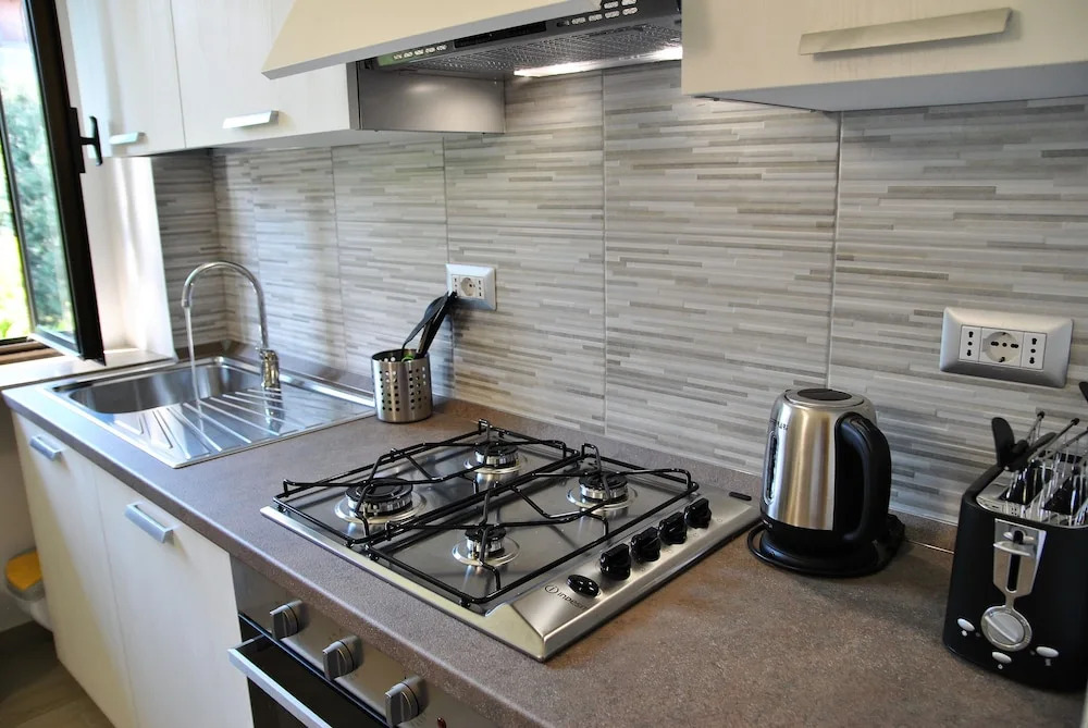 Dinky Home Air-conditioned Penthouse With sea View Terrace