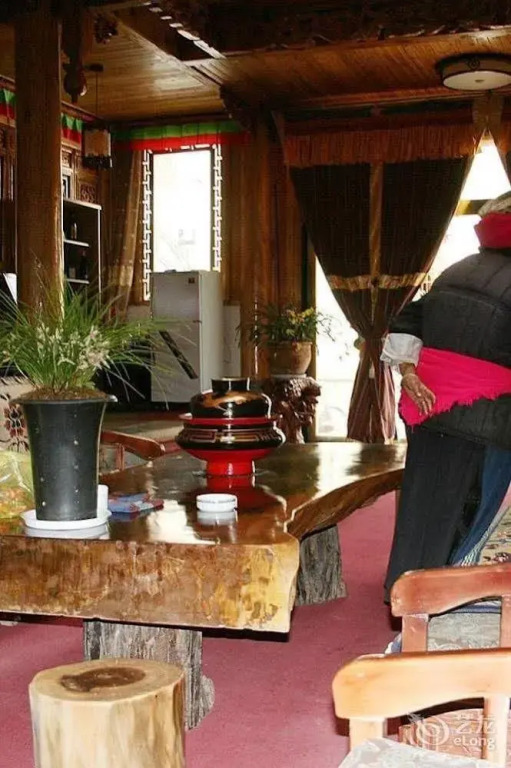 Shangri-la Tibetan Family Inn