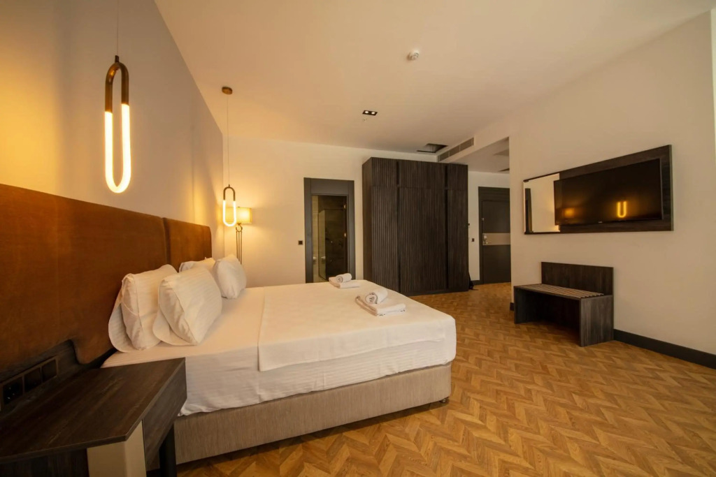 V Center Hotel