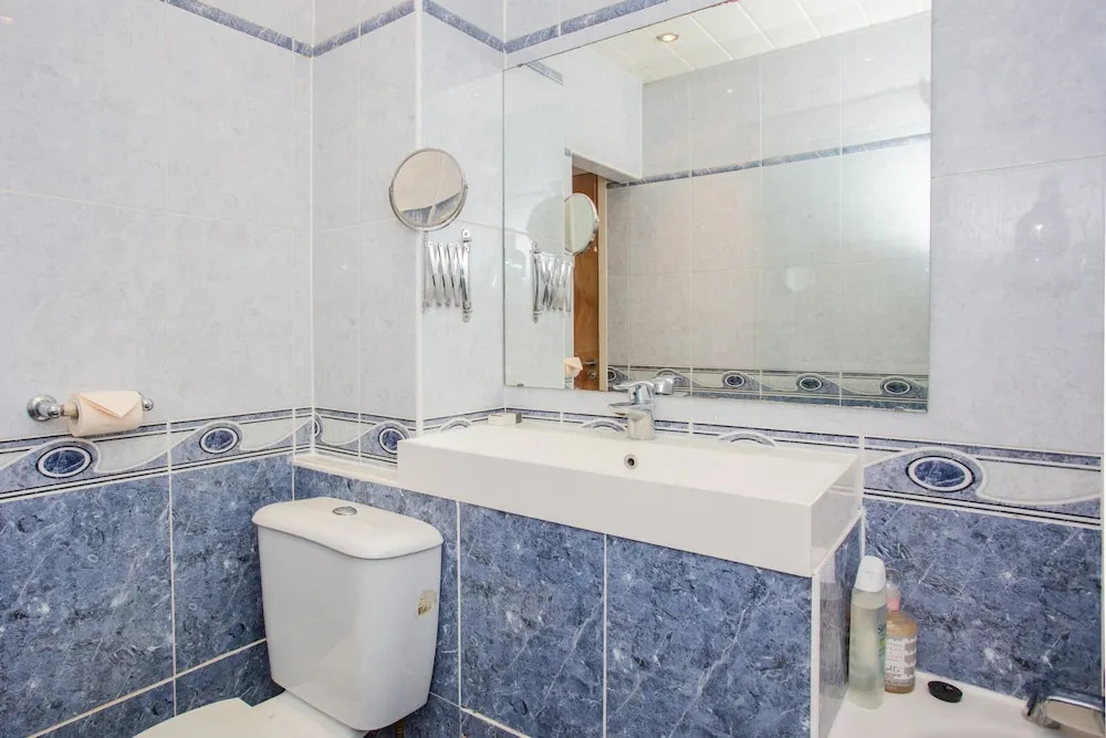Two Bedroom Flat in Edinburgh