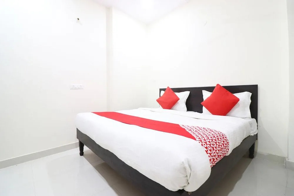 OYO 49097 Comfort Palace