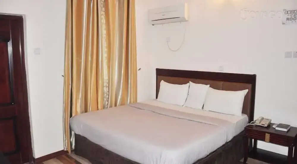 Denami Suites