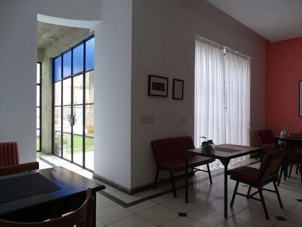 Sacha Mistol Art Hotel