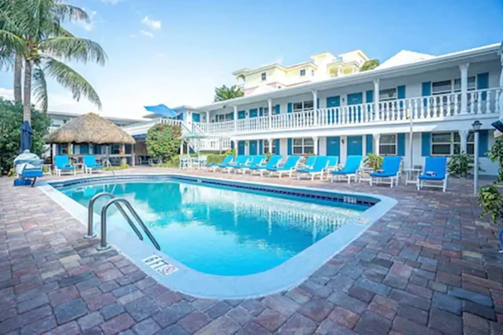 Carriage House Resort Motel