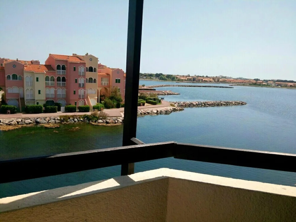 Apartment with 2 Bedrooms in Le Barcarès, with Wonderful Mountain View, Shared Pool And Furnished Terrace - 2 Km From the Beach