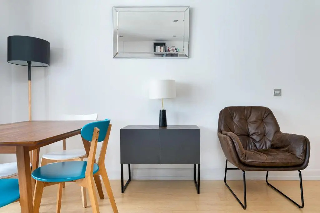 D8 - Canal View Apartment