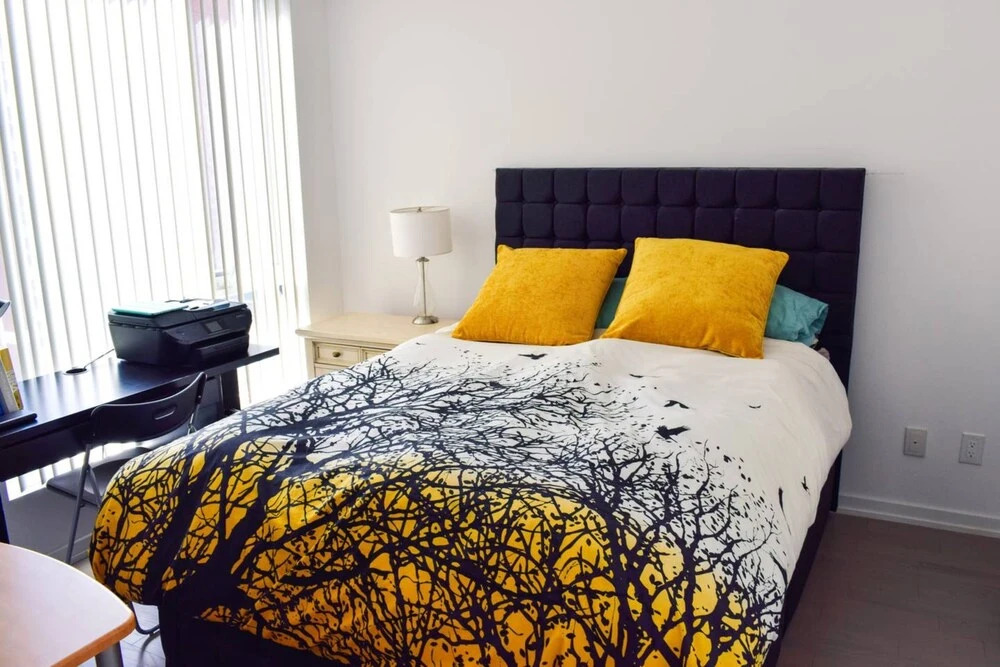 Trendy Modern 1 Bedroom Flat in the Heart of Downtown