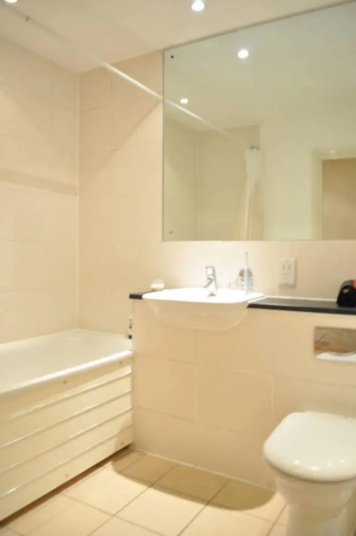 Modern Central 1 Bedroom Apartment