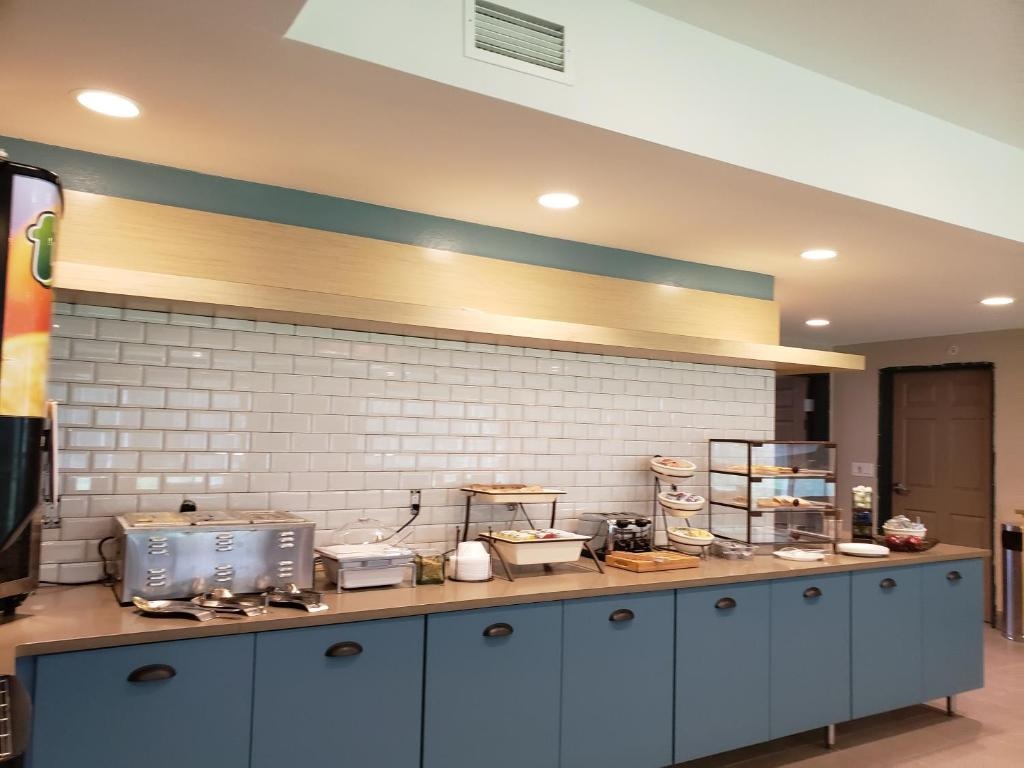 Country Inn & Suites by Radisson, Detroit Lakes