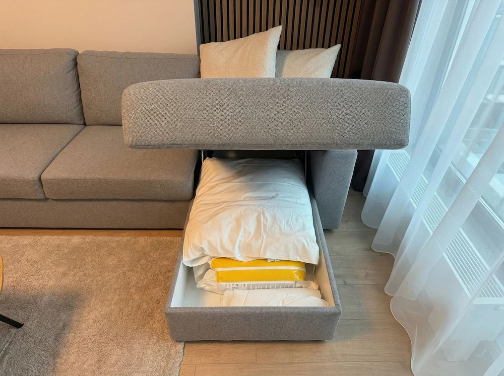 8-Min to Airport 1BR & 1LR Flat