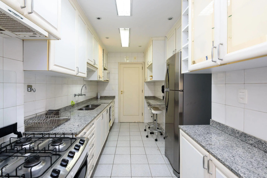 Espaçoso 3qtos No Leblon Com Garagem | Bm 647/405