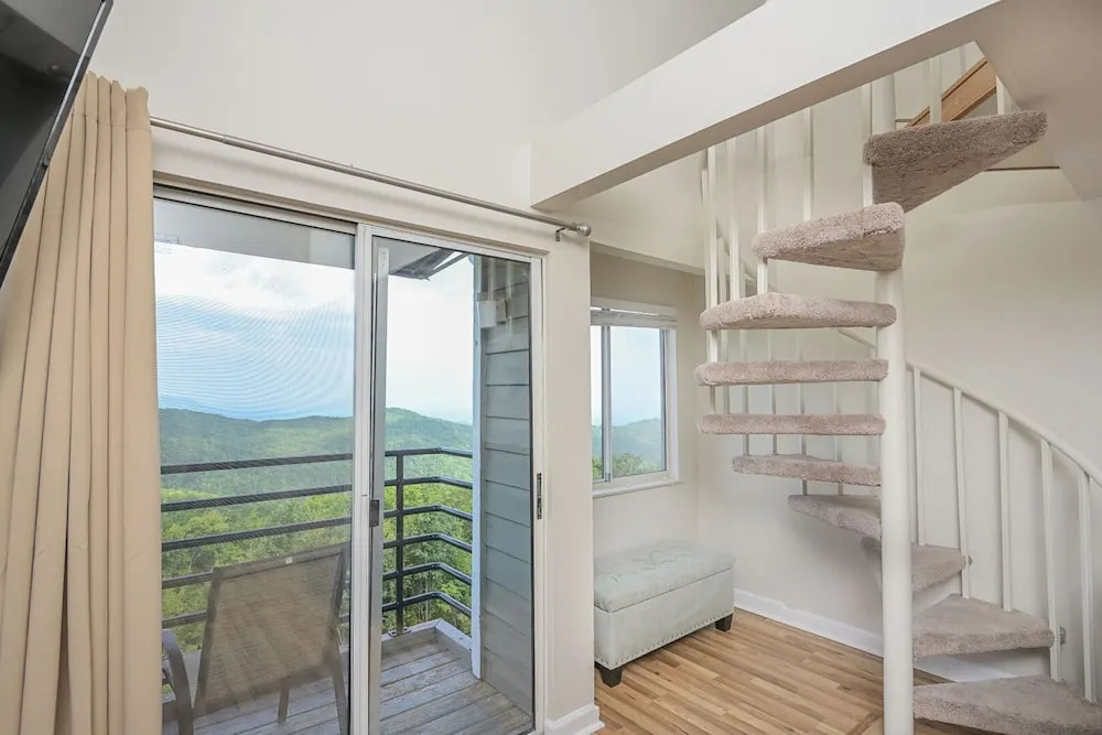 Summit Condo #5302 by Heritage Cabin Rentals