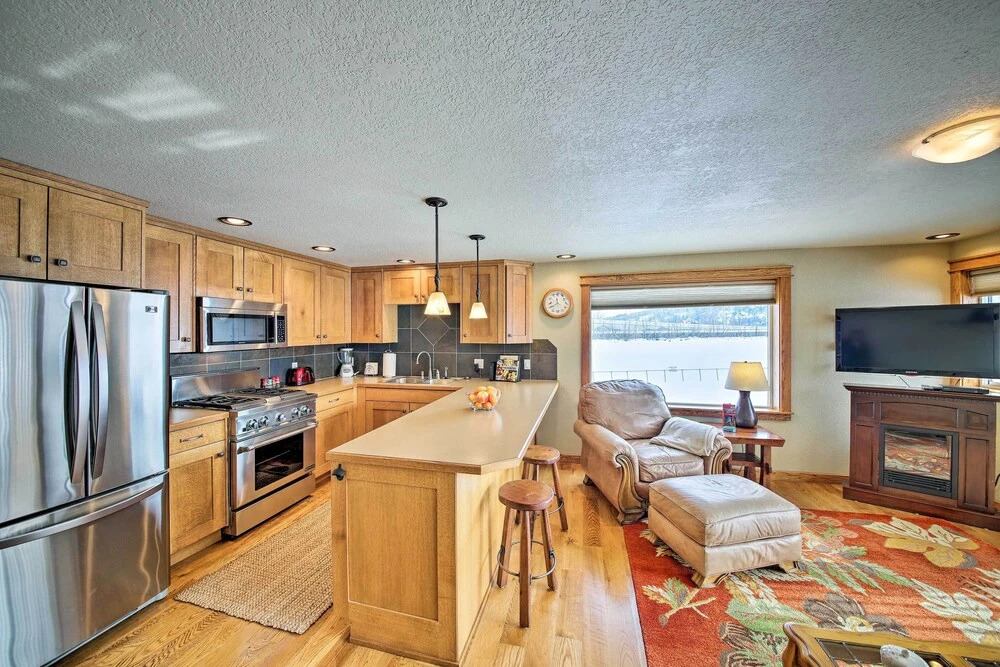 Lake Pend Oreille Condo w/ Porch & Mountain View!