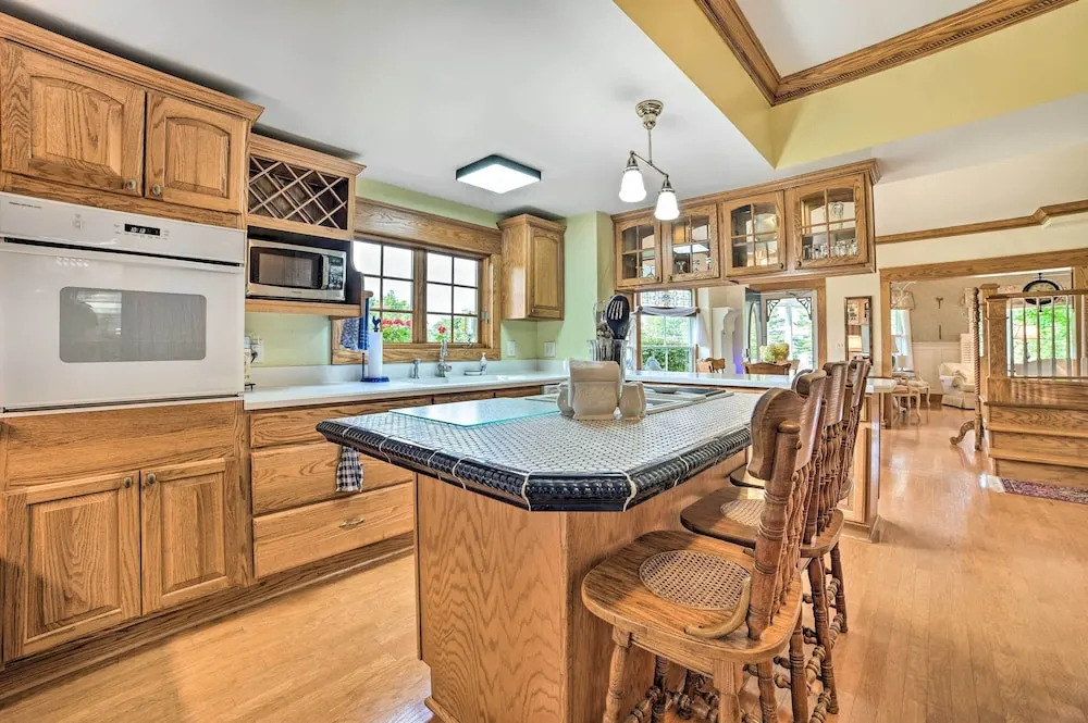 Elegant 1905 Home: Steps to Torch Lake & Dtwn