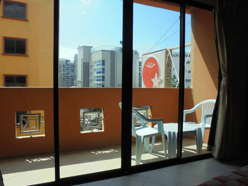 Robin’s Nest Guesthouse & Restaurant
