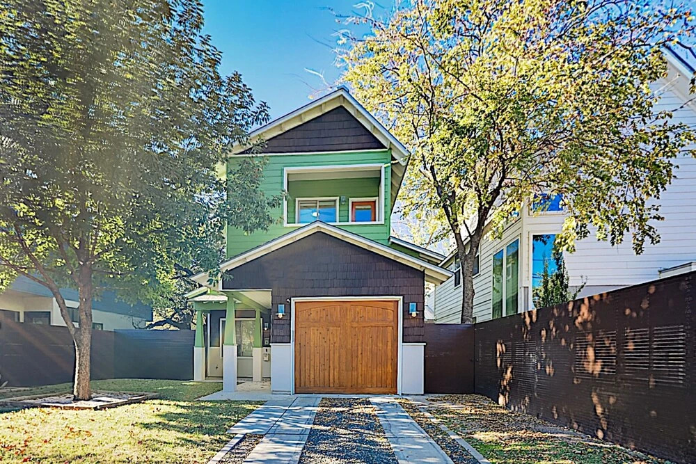 New Listing! Bouldin Creek W/ Rooftop Deck 4 Bedroom Home