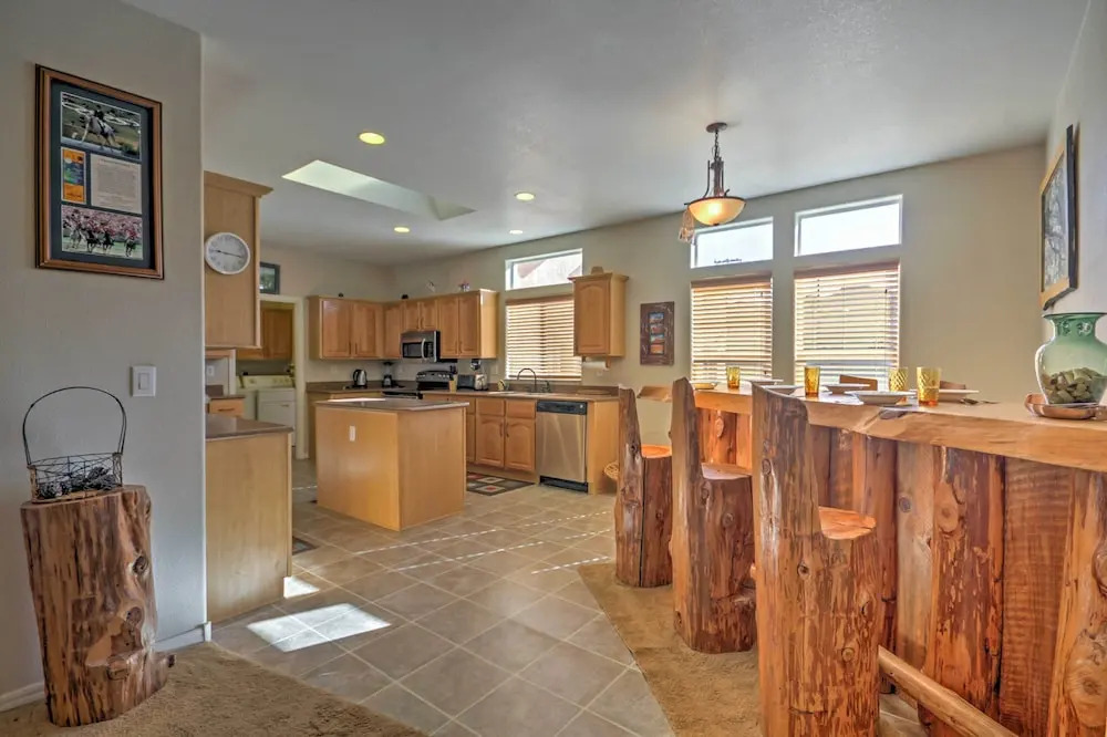 Beautiful Kanab Home w/ Yard - Walk to Restaurants