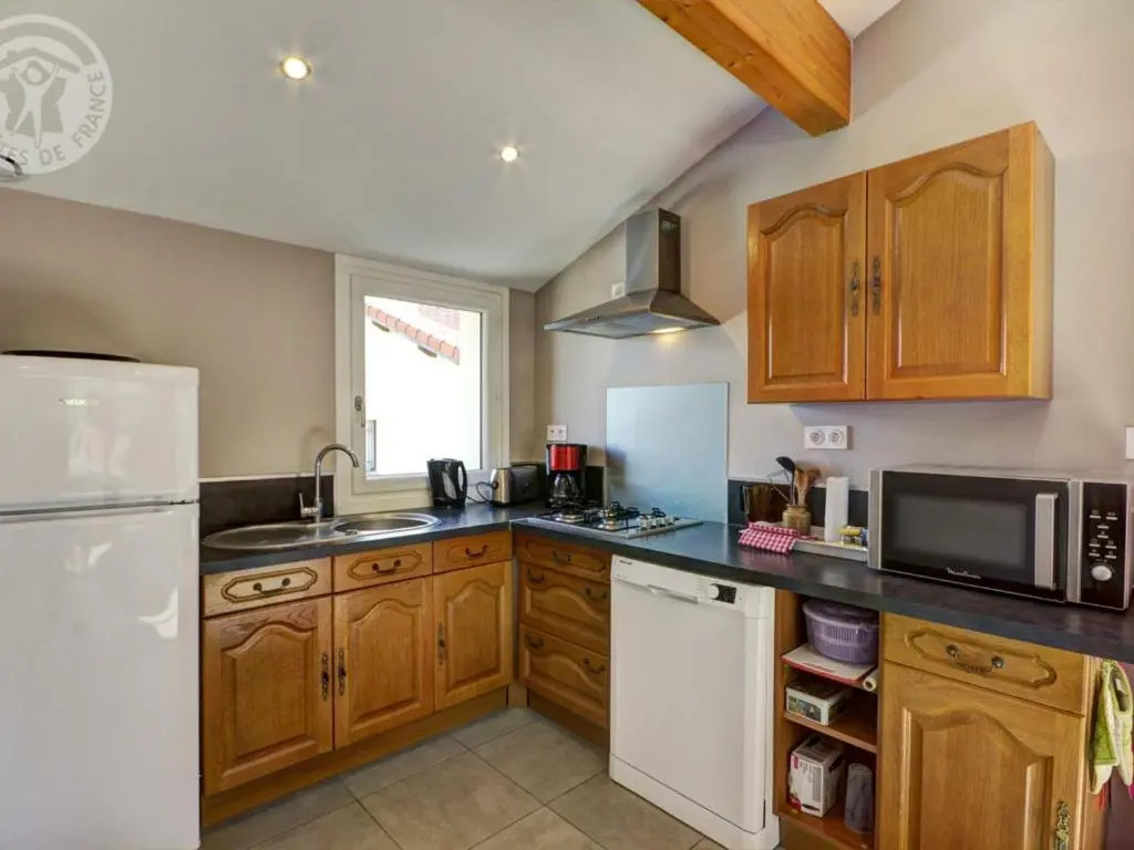 Gîte confortable à Genilac avec terrasse et jardin, idéal pour 2 personnes - FR-1-496-114