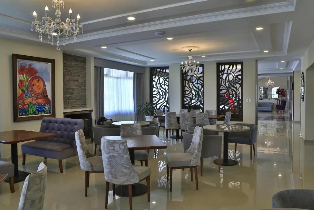 Quindeloma Art Hotel & Gallery