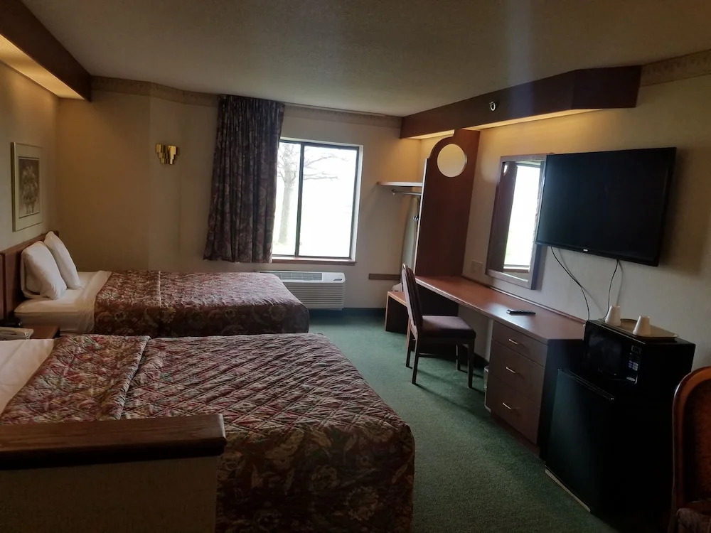 Syracuse Inn and Suites