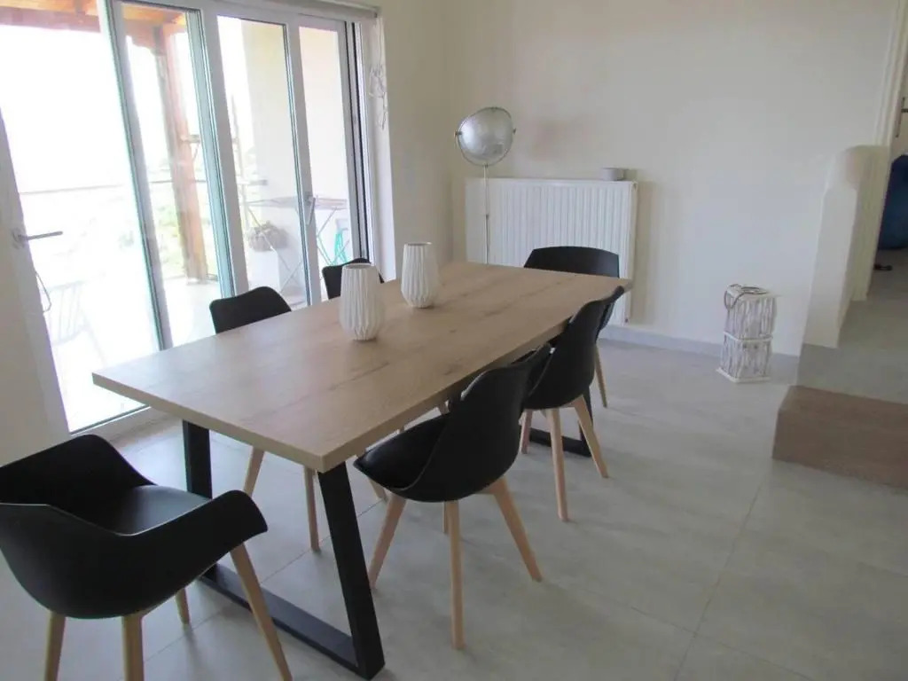 Beautiful 3-Bed House in Chania with garden