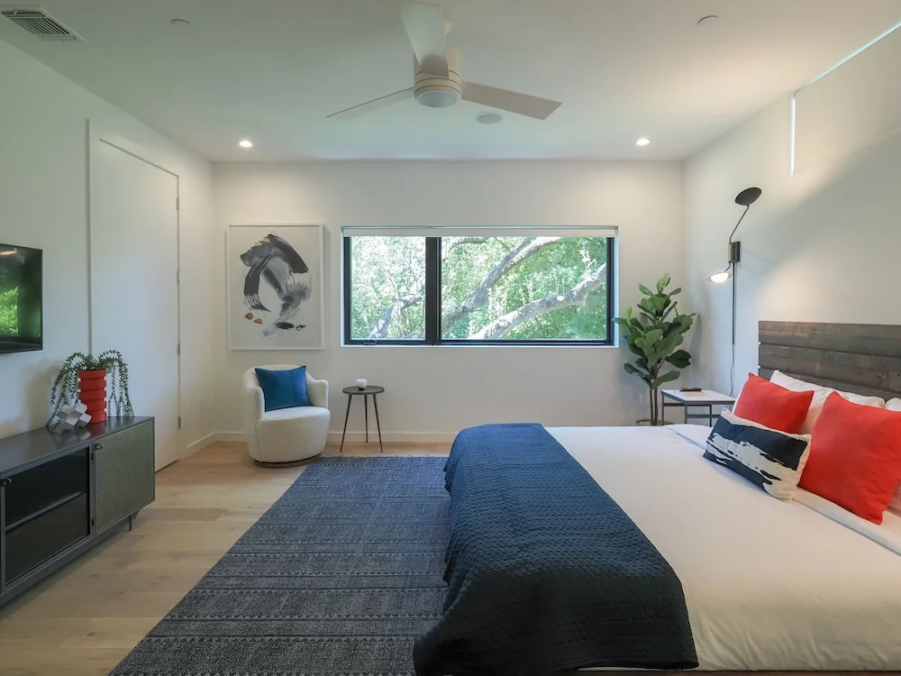 The Living Local Dojo Atx 4 Bedroom Condo