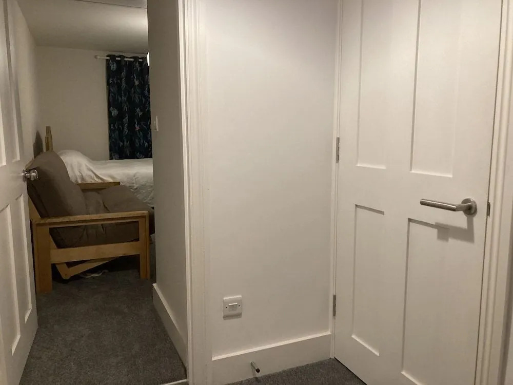 South West London 5-Bed Terrace House Sleeps 14