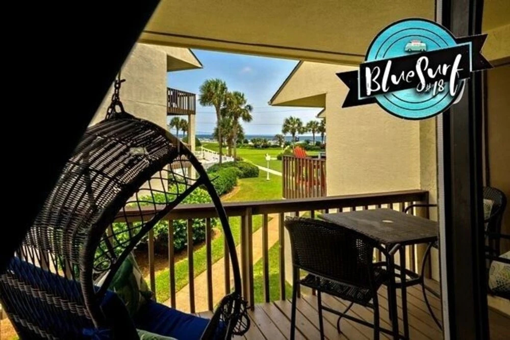 Blue Surf 18 - 2 Br townhouse by RedAwning
