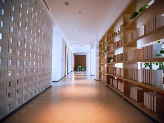 Yuerong Hotel (Liaoyang Liaohua Tesco)