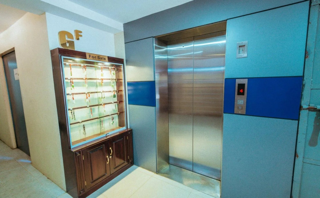 Hotel 8