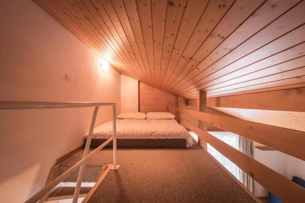 Central Wengen Wonderland: Mezzanine Studio for 4