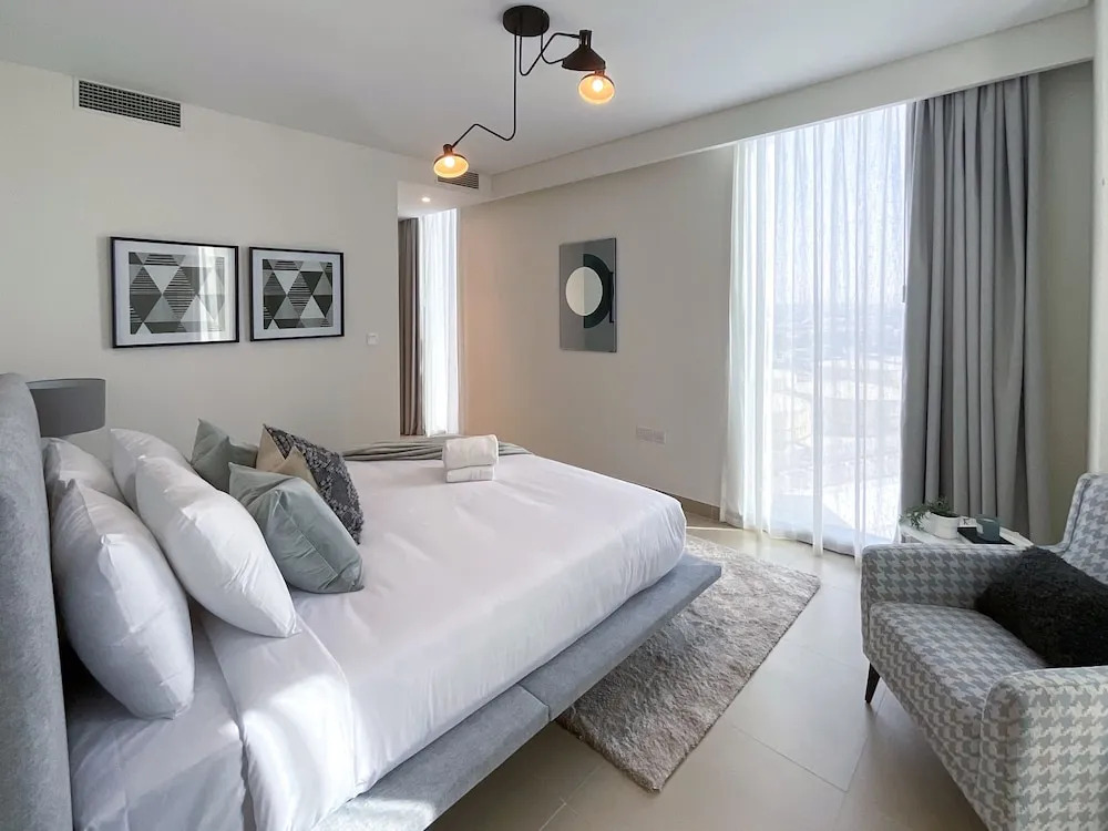 HiGuests - EMAAR 52-42