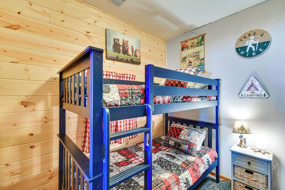 Luxe Hideaway on Houghton Lake: Families Welcome!