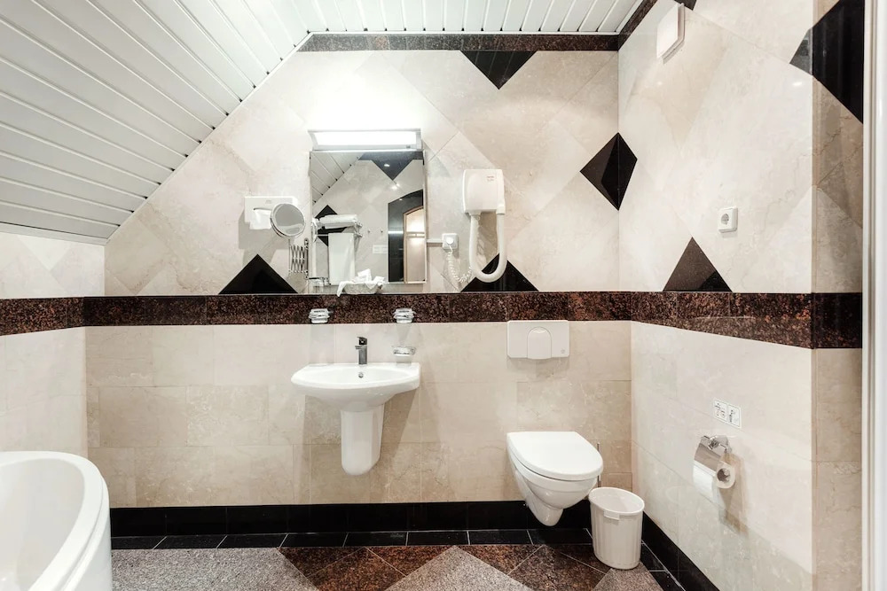 Atrium Hotel