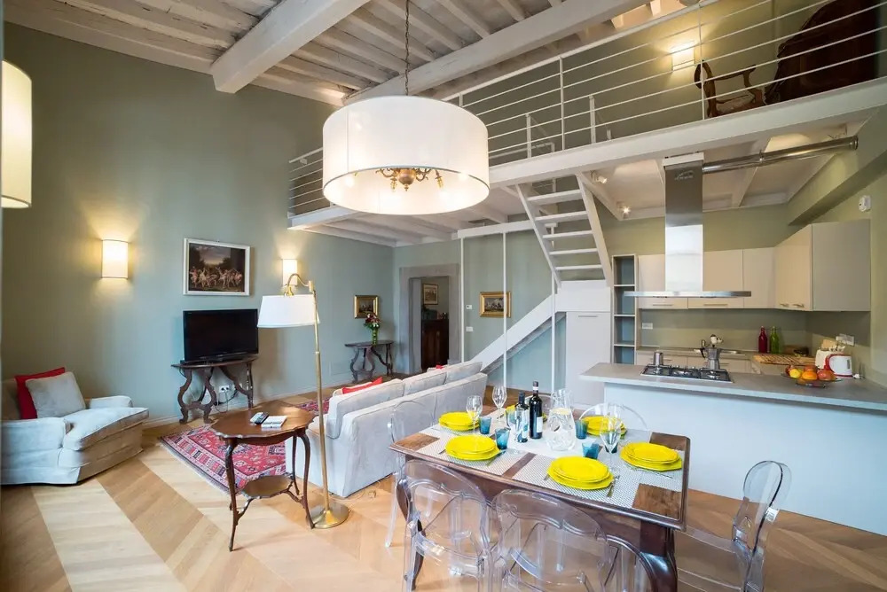 Charming Two Bedroom Apartment in Piazza Strozzi