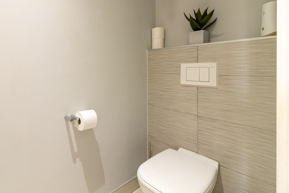 Experience Uninterrupted Comfort Fully Furnished 2br Flat Free From Loadsheding