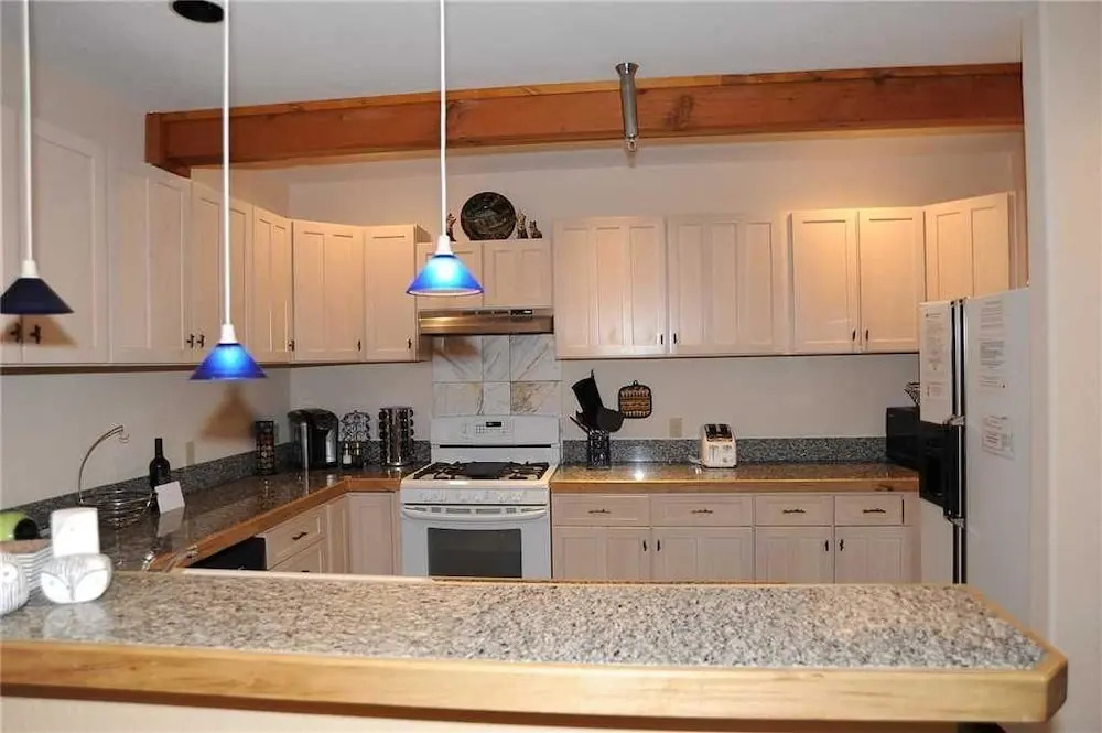 Ten Mile Suites 103 Downtown Condos with On-site Hot Tub