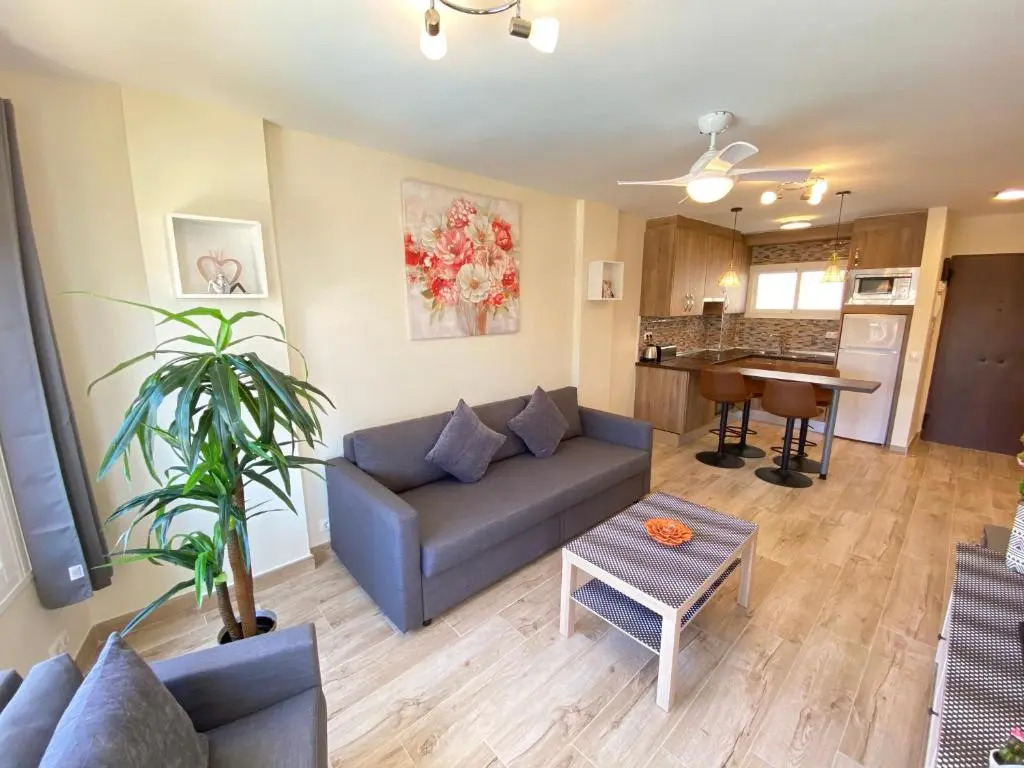 Modern 1 Bedroom Seaside Apartment with Pool