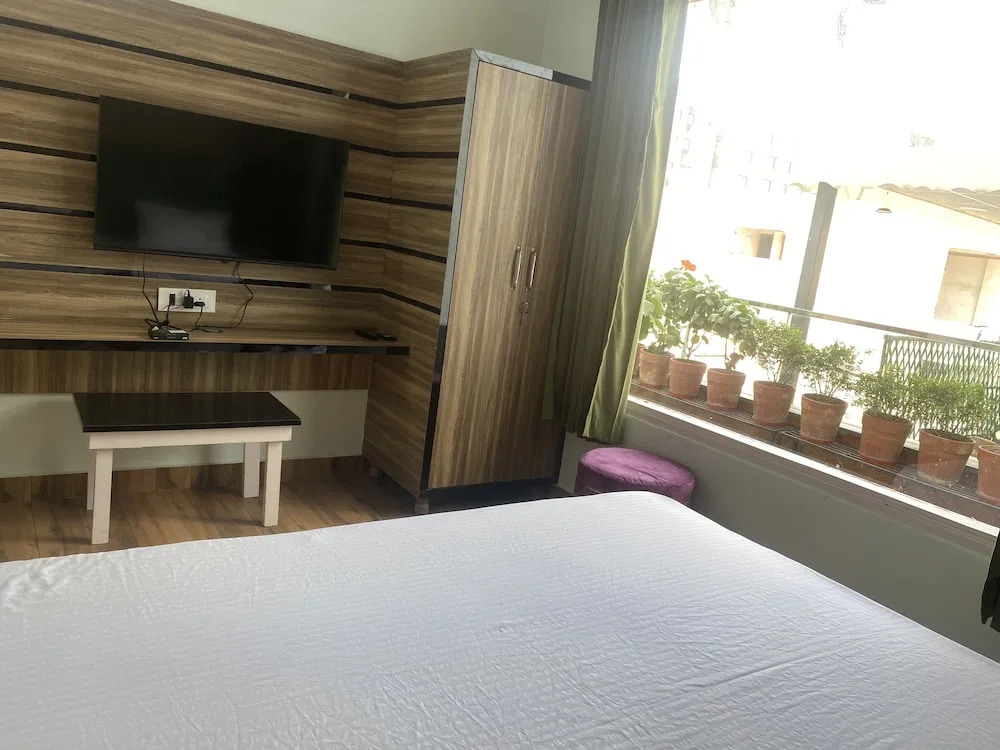 Hotel Nirmal - Budget Friendly Rooms near Fortis Hospital and Marriage Palaces