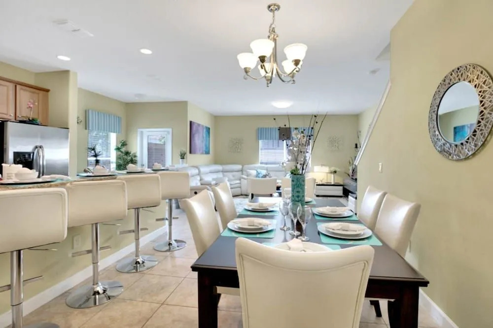 Paradise Palms - 3087 Beach Palm Avenue
