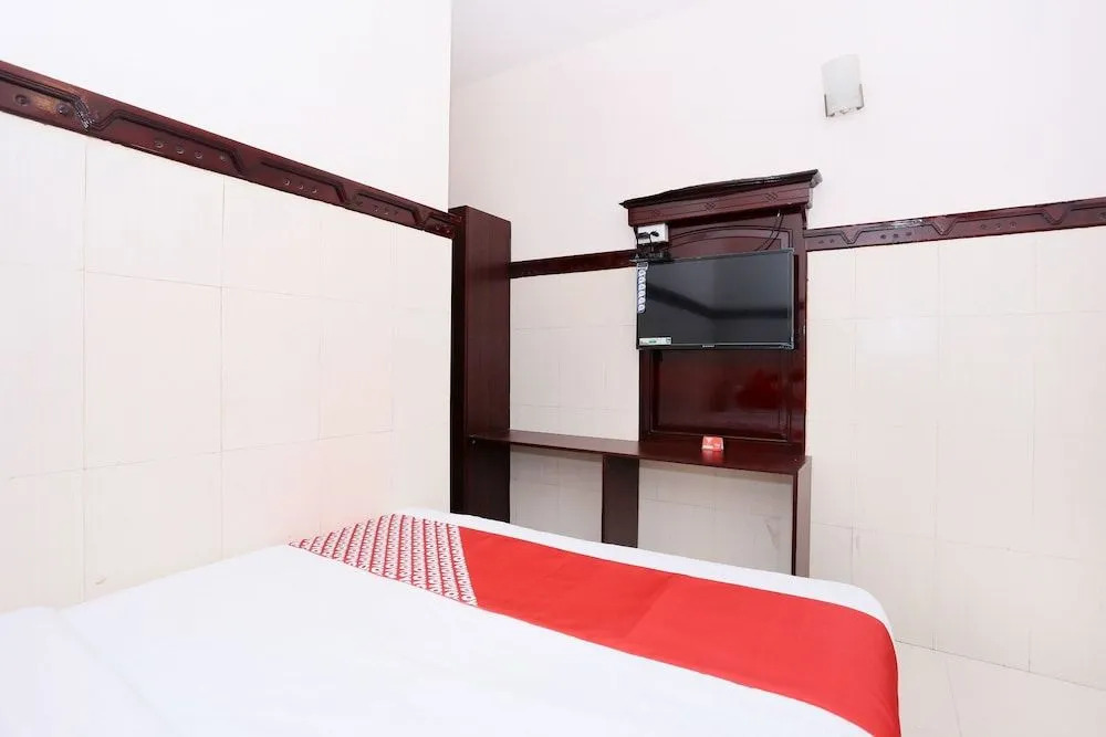 OYO 40141 Ascot Hotel
