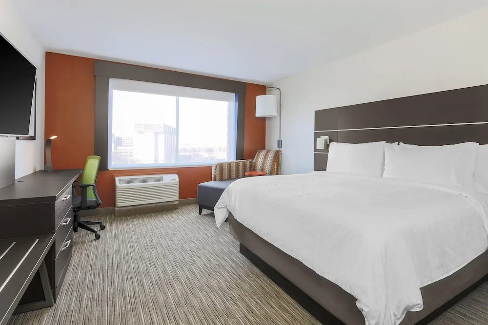 Holiday Inn Express & Suites Chicago OHare Airport by IHG