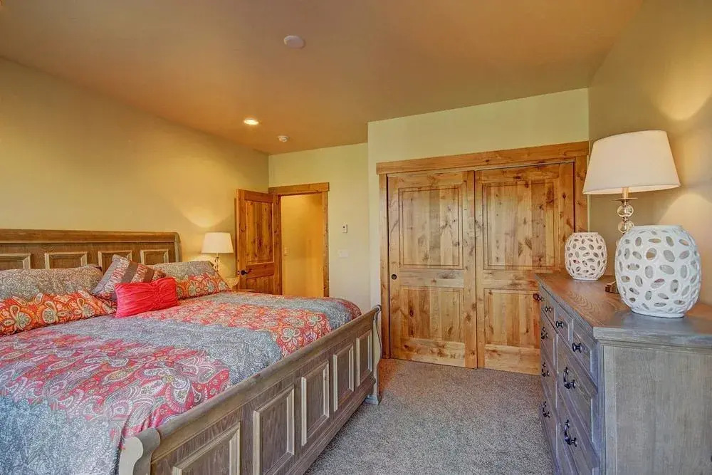 Hot Tub Relaxation: Breck Gem 3 Mi to Skiing!