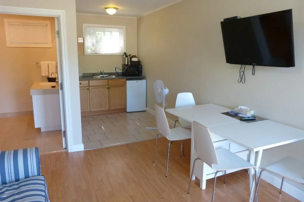 Oasis by the Bay Vacation Suites